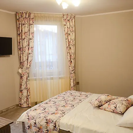 London Hotel *
