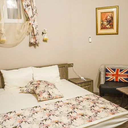 London Hotel *